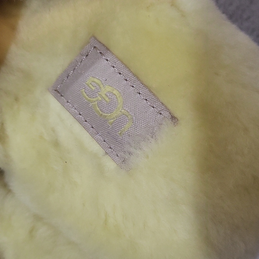 UGG Fluff Yeah Slide Neon Sandal - Picture 6 of 15